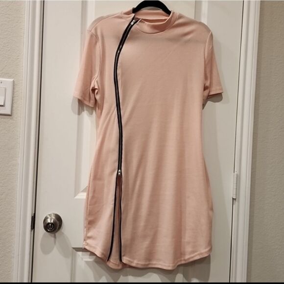 So Chic Front Zip Ribbed S/S Mini Dress - Picture 5 of 5